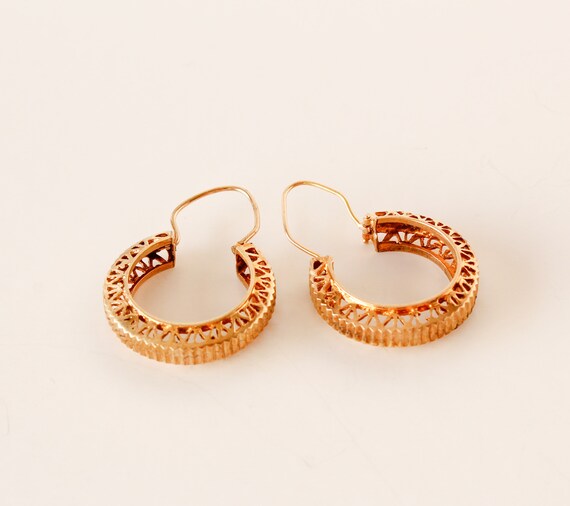 Vintage 10KT Gold Hoop Latch Earrings - image 6
