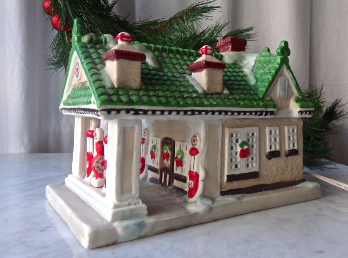 Texaco town filling station christmas