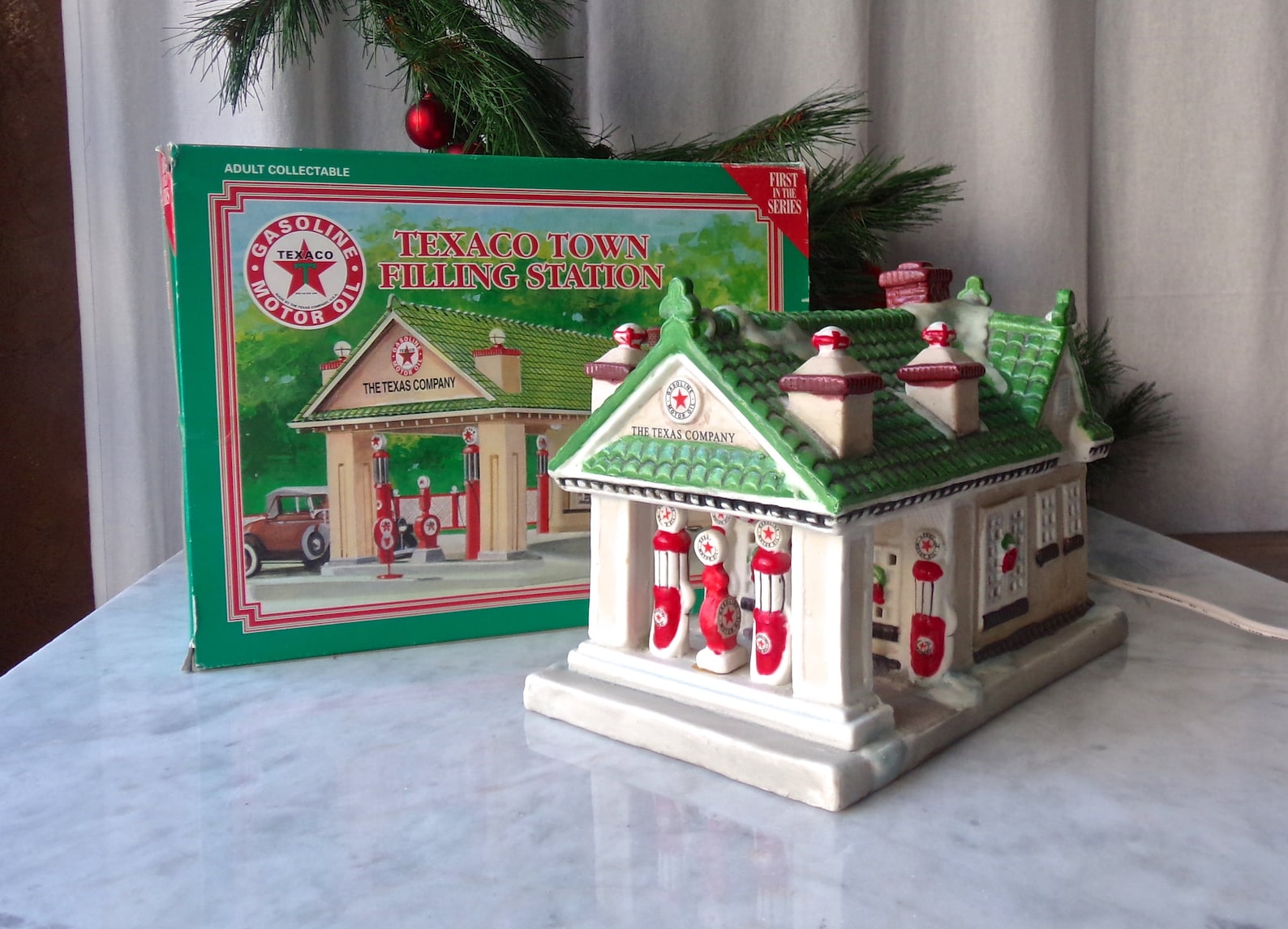 Texaco town filling station christmas