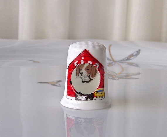 Vintage Peep Thimble Dog House Sewing Room Collectable