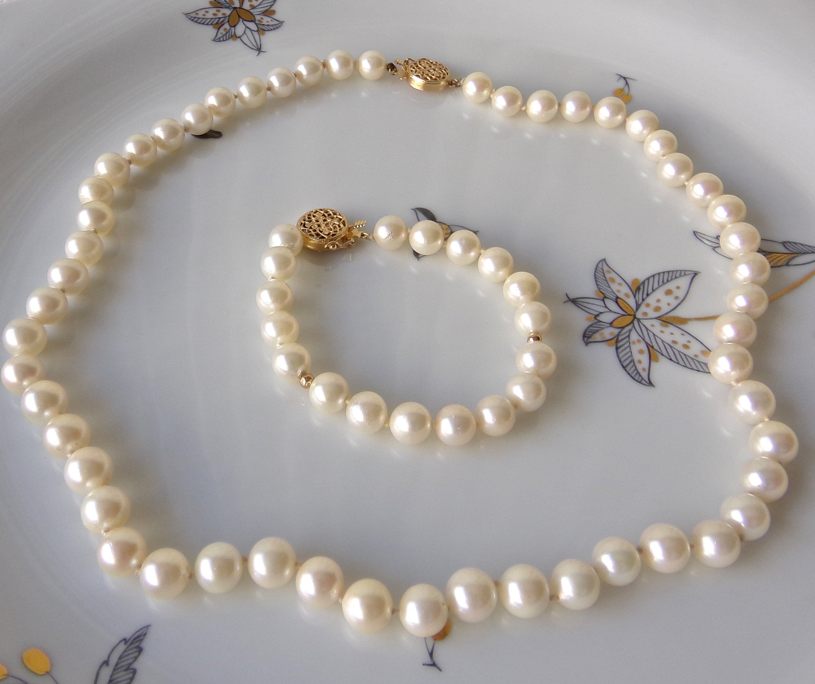Vintage Freshwater Pearl Necklace and Bracelet 14kt Gold Clasp