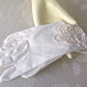 Vintage Ladies White Gloves Rope Braid Size 7