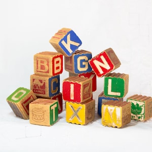 Vintage houten blokken, letters en dieren