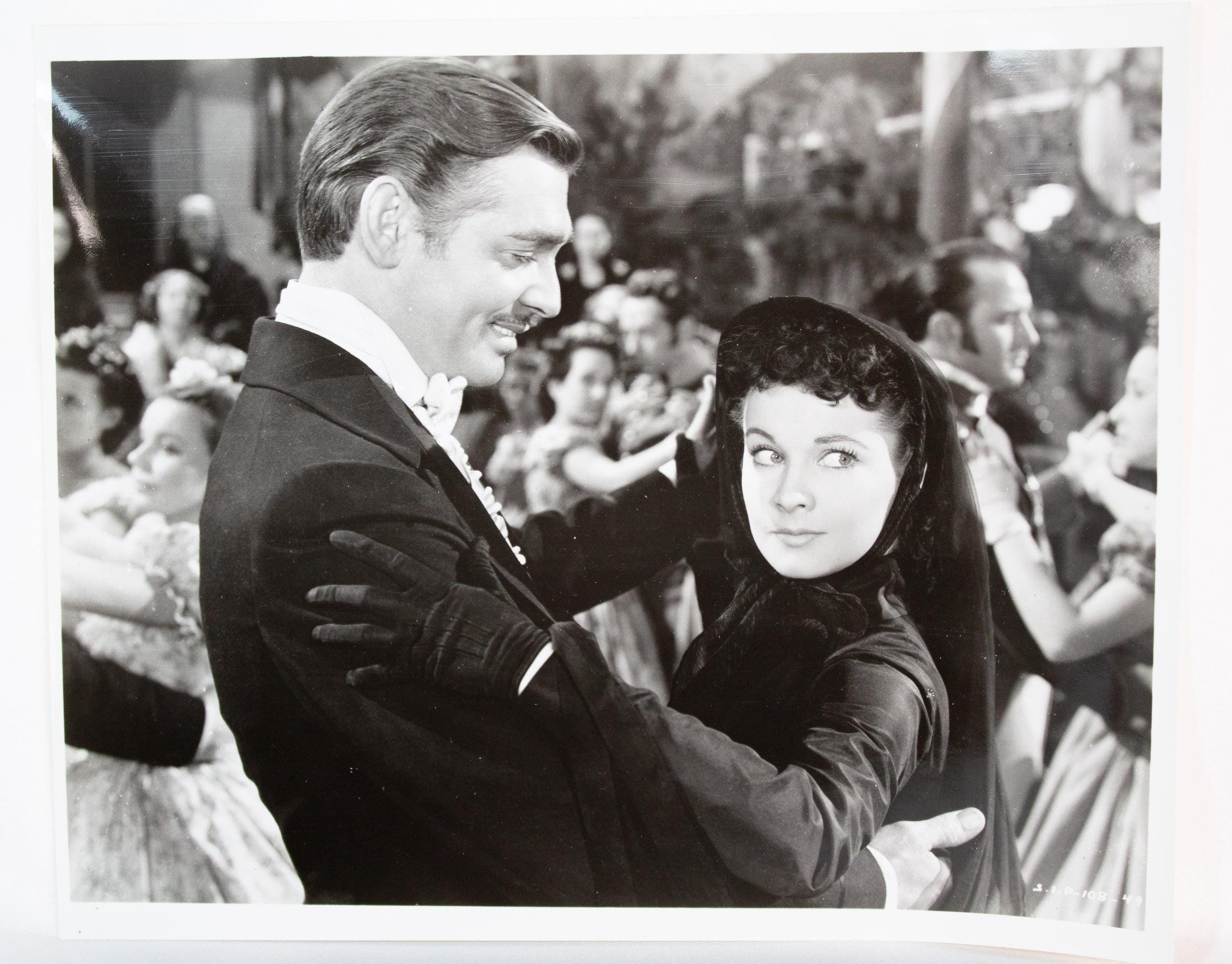 ヴィヴィアン・リーとクラーク・ゲーブル直筆サイン入り写真… il_fullxfull.3719986399_9fv9.jpg