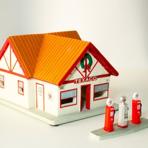 Texaco town filling station christmas