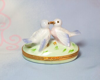 リモージュボックス　スズメ　love bird Vintage Love Birds Trinket Box, Limoges France - Etsy