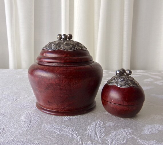 Vintage Wooden Trinket Box Set Swirl Motion Motif