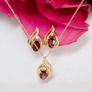 Vintage 14K Gold Garnet Pendant Necklace and Matching Earrings