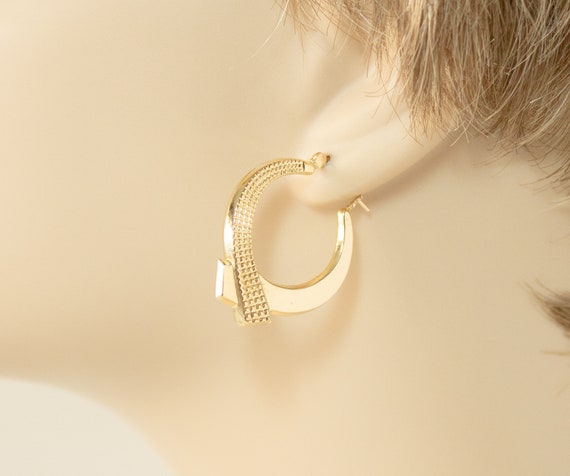 Latch Back Vintage 14K Gold Hoop Latch Back Earrings - Gem