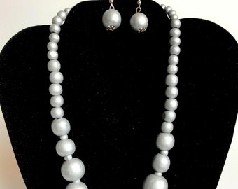 Collier et boucle d’oreilles