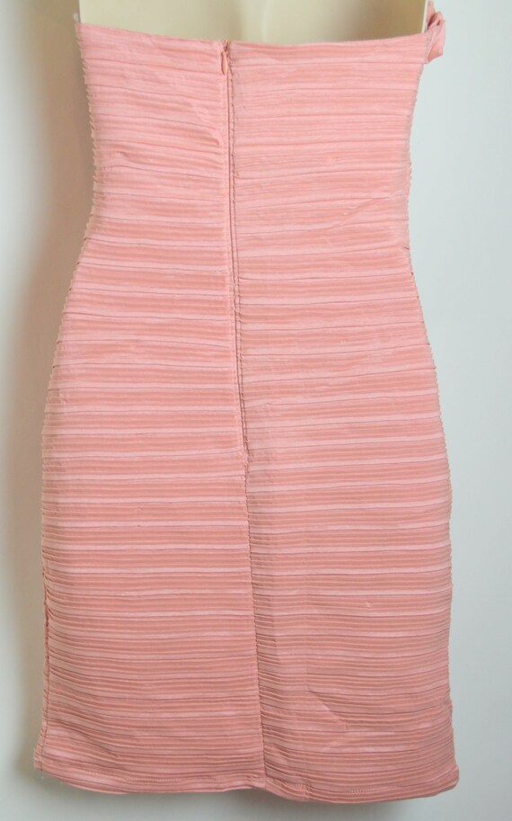 Peach cocktail dress - image 4
