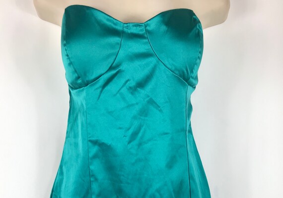 Vintage Sleeveless Emerald Green Event Dress - image 1