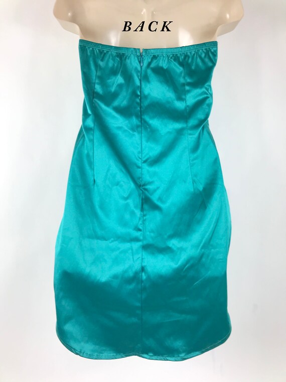 Vintage Sleeveless Emerald Green Event Dress - image 3