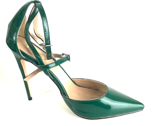 Zapatos de tacón de aguja con tiras de color verde esmeralda de
