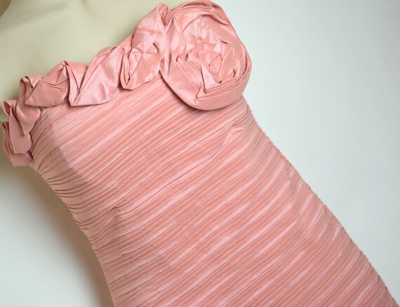 Peach cocktail dress - image 3
