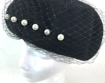 Fifties Beret Style Black Wool Hat With Birscage Netting and  display picture 3