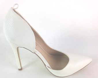 Vintage White Cutaway Pumps