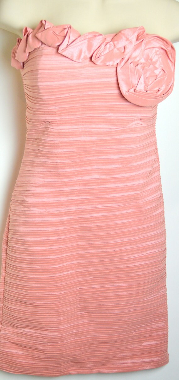 Peach cocktail dress - image 2