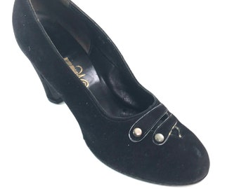 Bombas de ante negro vintage de los años sesenta