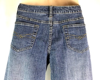 Jeans Blue Denim lavati con pietra leggermente svasata