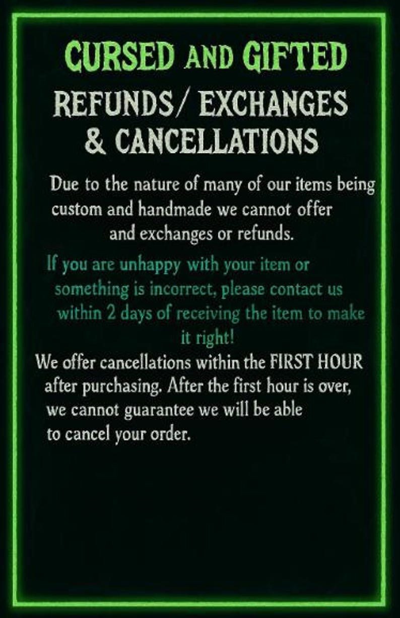 Puede incluir: Un fondo negro con un borde verde ne&oacute;n y texto. El texto dice "CURSED AND GIFTED REFUNDS / EXCHANGES & CANCELLATIONS". Texto adicional explica la pol&iacute;tica de reembolso y cambio de la tienda.