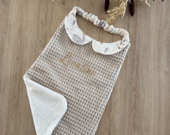 Serviette de cantine / Serviette maternelle / Bavoir élastiqué personnalisable