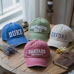 Bonés universitários personalizados com bordado – Bonés de beisebol com estampas de universidades como Harvard, Oxford, Duke e Dartmouth – Presentes de formatura.