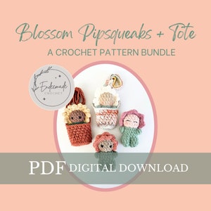 Op de afbeelding: Een pakket met haakpatronen om een ​​tas en drie kleine bloemenpoppen te maken. Het patroon heet "Blossom Pipsqueaks + Tote" en is beschikbaar als digitale download.