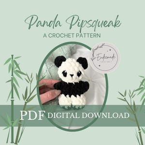 Puede incluir: Un oso panda tejido a ganchillo con hilo negro y blanco. El panda tiene orejas, brazos y pecho negros. La imagen incluye el texto "Panda Pipsqueak A Crochet Pattern" y "PDF Digital Download".