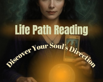 以下が含まれることがあります： ライフパスリーディングを宣伝する画像。「Life Path Reading Discover Your Soul's Direction」と書かれています。女性がタロットカードを持ち、目の前に光るオーブがあります。背景は星の効果のある濃い緑色です。