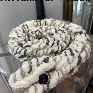 Chunky snake pattern plushie with Video Tutorials and PDF instruction.
