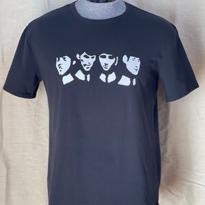 T Shirt dei Beatles artwork da Torn Paper Studio e Gabriella Designs