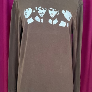 T Shirt dei Beatles artwork da Torn Paper Studio e Gabriella Designs