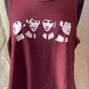 T Shirt dei Beatles artwork da Torn Paper Studio e Gabriella Designs