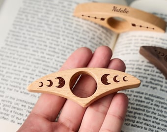 Handmade Wooden Thumb Book Holder, Personalized Page Spreader Ring, Ideal Custom Page Holder Gift for Book Lovers, Readers & Book Clubs