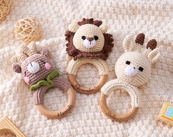 Handgemachte häkeln Löwe Baby Rassel, personalisierte Holz Tierspielzeug, benutzerdefinierte Name Säugling Rassel für Babyparty, ersten Geburtstag oder Urlaub Geschenk