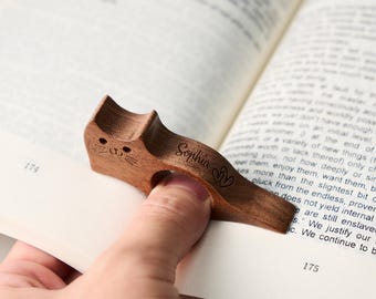 Cute Cat Wooden Thumb Page Holder, Personalized Reading Aid, Unique Book Accessory Gift for Birthday, Anniversary, and Readers