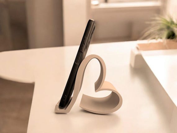 Smartphone Halter „Valentine“ – eleganter Handyhalter mit Herz-Design, 3D-gedruckt