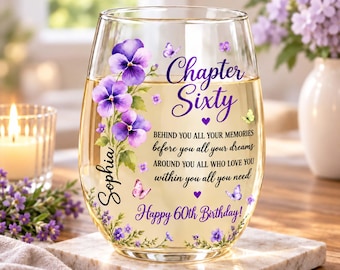 Taça de vinho personalizada para o Capítulo 60, presente de aniversário de 60 anos com nome personalizado para mulher, taça de aniversário de sessenta anos, presente para mãe, avó ou para ela.