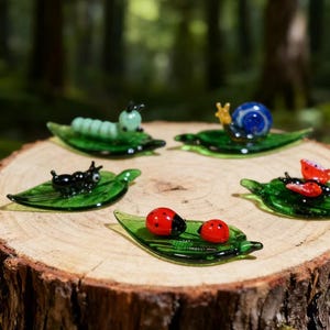 Handmade glass caterpillar Figurine—— Art Glass Animals, tiny caterpillar with leaf Blown Glass caterpillar ，Xmas Decor
