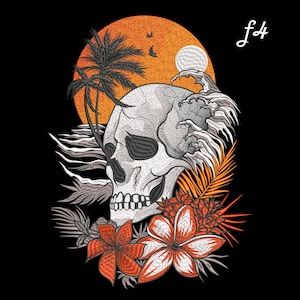 Puede incluir: Diseño bordado con una calavera sobre un fondo de puesta de sol tropical. La calavera está detallada con sombreado y rodeada de palmeras, olas y flores en tonos naranja, gris y blanco, sobre un fondo negro.