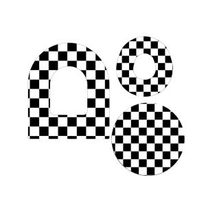 Może przedstawiać: Trzy kształty z czarno-białym wzorem szachownicy: łuk, pierścień i okrąg. Kształty są umieszczone na białym tle.