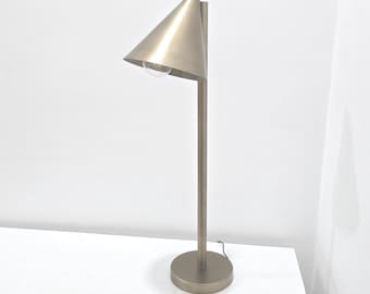 Lámpara de mesa de latón crudo hecha a mano – Lámpara de noche rústica – Decoración minimalista para el hogar