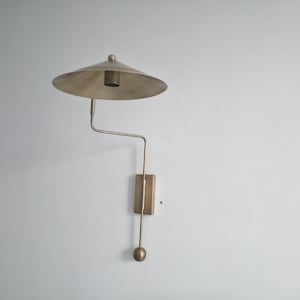 Op de afbeelding: Een rustiek houten bord met de tekst "Welcome to our home" in een handgeschreven stijl. Het bord heeft een verweerde afwerking en een eenvoudig, uitnodigend ontwerp, ideaal voor een veranda of entree.