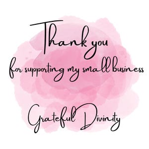 Puede incluir: Gr&aacute;fico digital con el texto "Thank you for supporting my small business" en escritura negra sobre un lavado de acuarela rosa. Las palabras "Grateful Divinity" est&aacute;n escritas debajo.