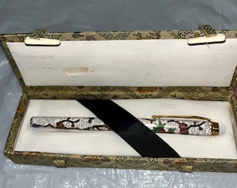 Bolígrafo chino antiguo de esmalte cloisonné en caja de brocado
