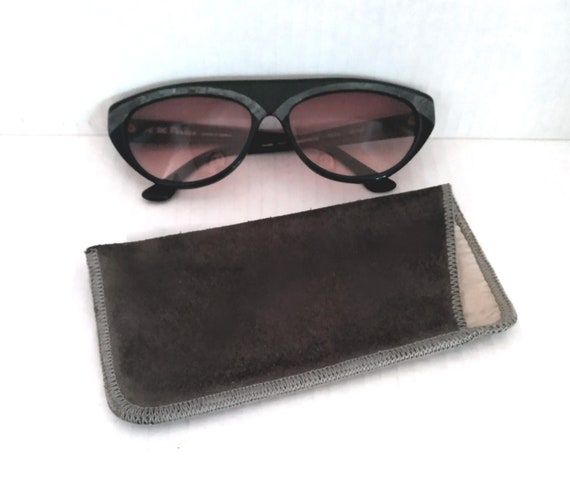A.M. PERRIS (Colors In Optics) Black/Gray Sunglas… - image 2