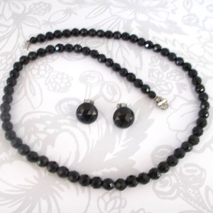 1940&#39;s Faceted French Jet-Black Necklace & Matching Clip-On Earrings