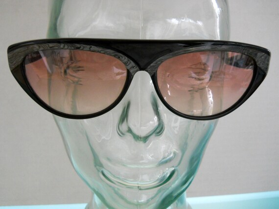 A.M. PERRIS (Colors In Optics) Black/Gray Sunglas… - image 3