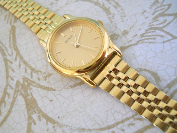 Reloj pulsar mujer dorado sale